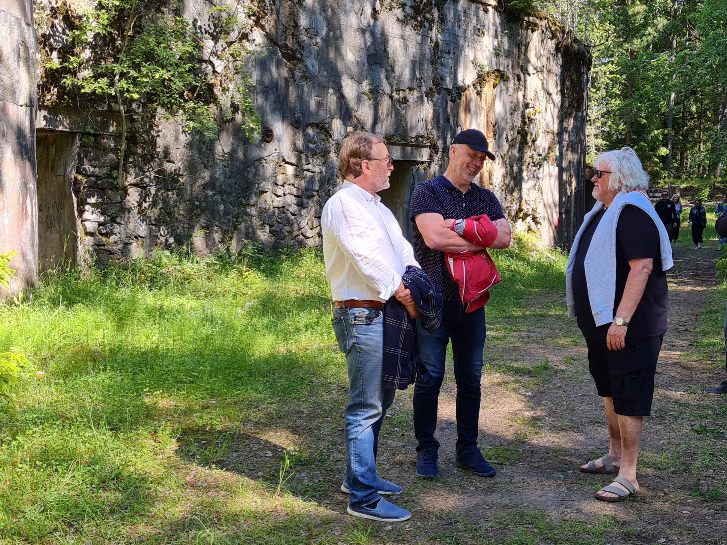 Fotol (vasakult) Naissaare saarevanem Toomas Luhaäär, Rannarahva muuseumi juht Janek Šafranovski ja Eesti Meremuuseumi juht Urmas Dresen. Fotod: Jane Saks