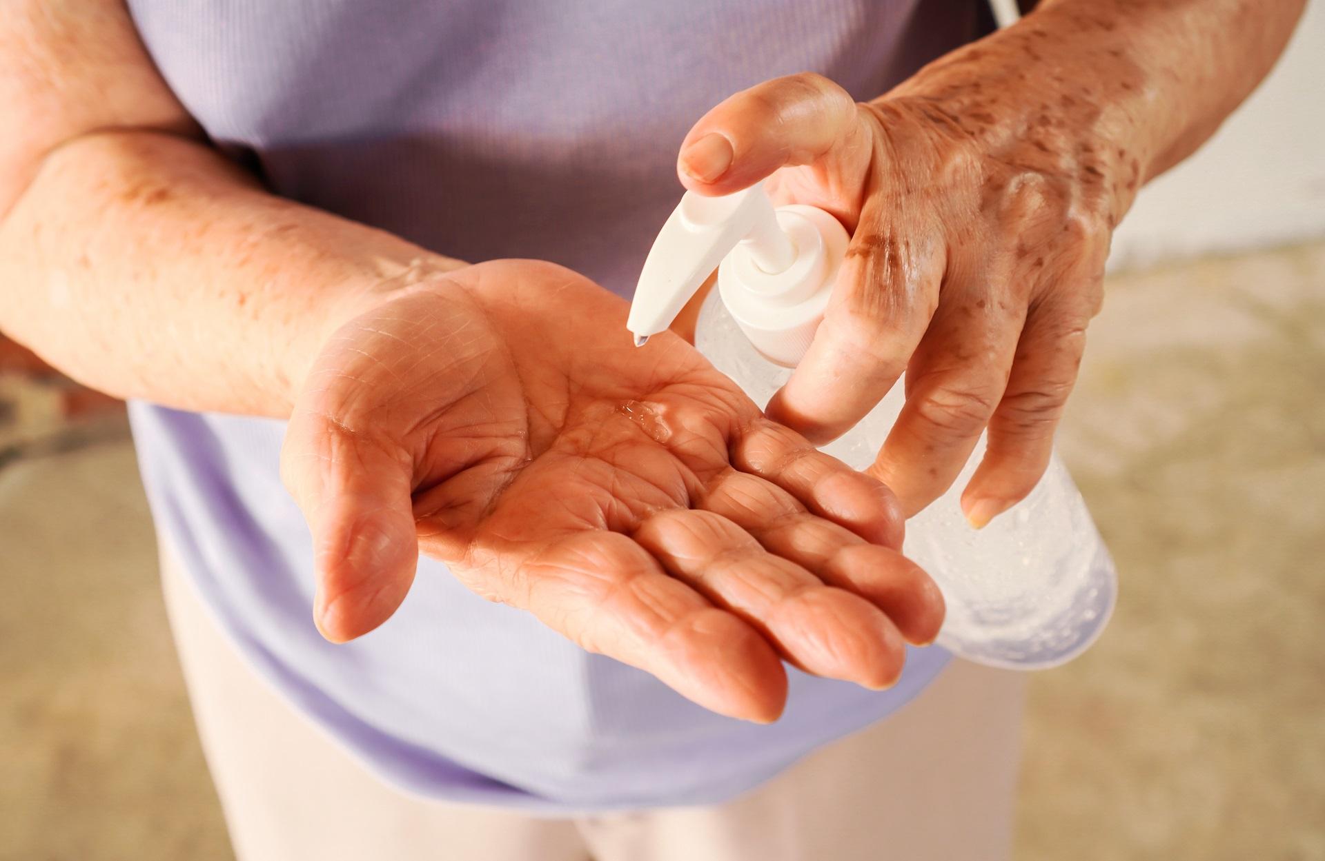 Käte desinfitseerimine on jätkuvalt oluline, et vältida nakatumist. 
