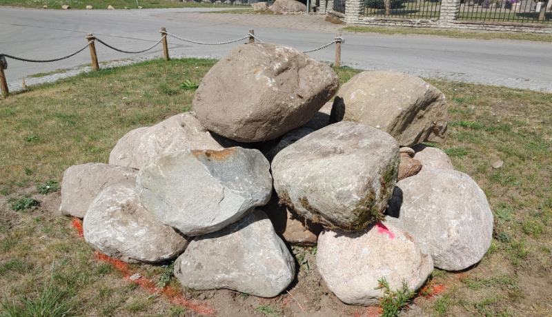 kivid kiviktaimla rajamiseks Rohuneeme bussipeatuse ringile