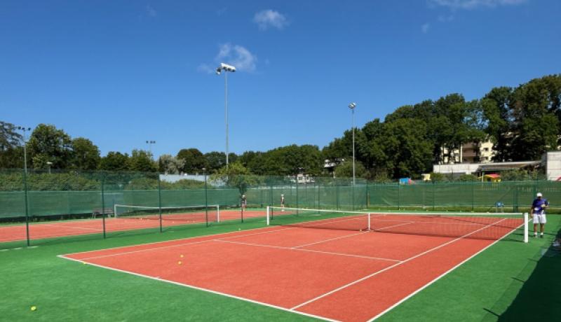 Tenniseväljak